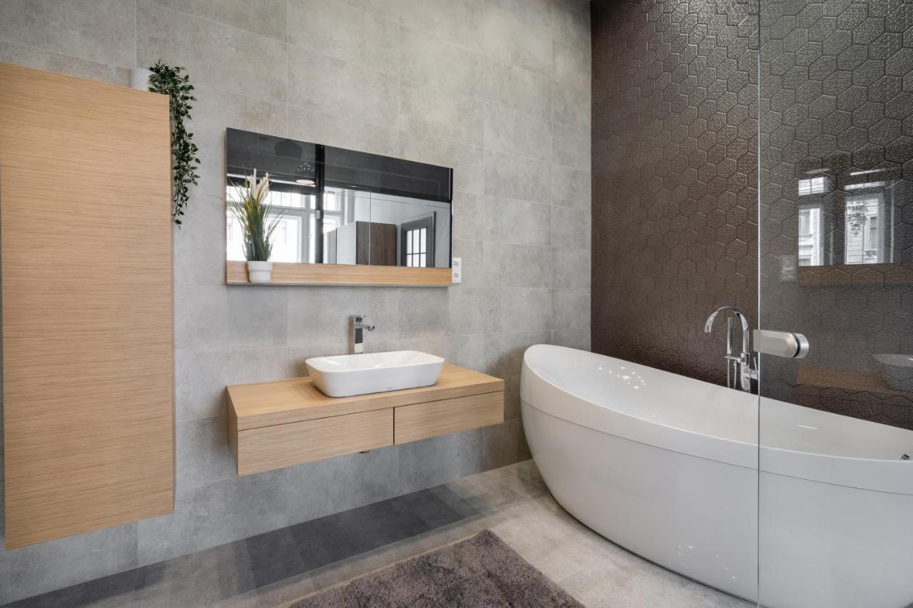 Ferienwohnung Buenos Boutique - A/C, 2 Bathrms, Amazing View Budapest Exterior foto